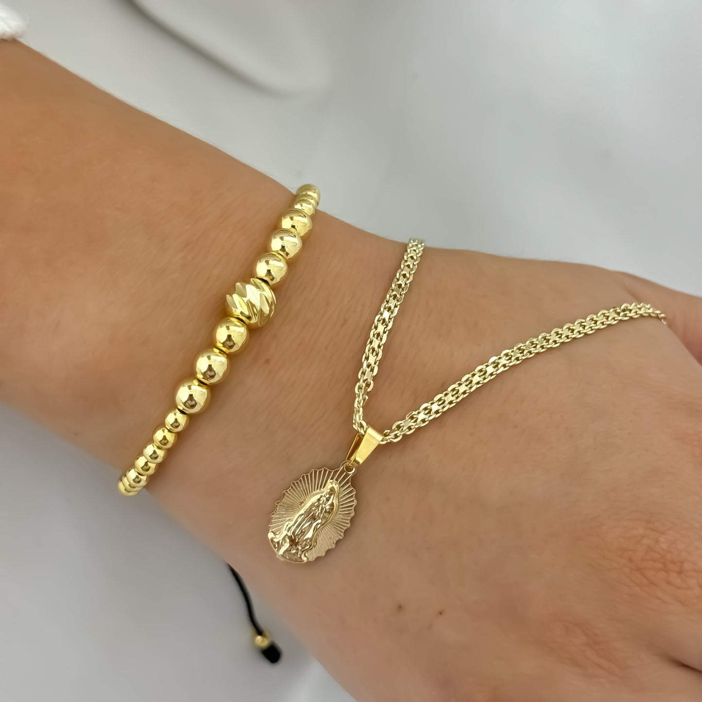 Juego de Cadena Tejido chino Dama 45cm + Virgen Guadalupe + Pulsera Full Balines de 4mm en Oro Laminado 18k