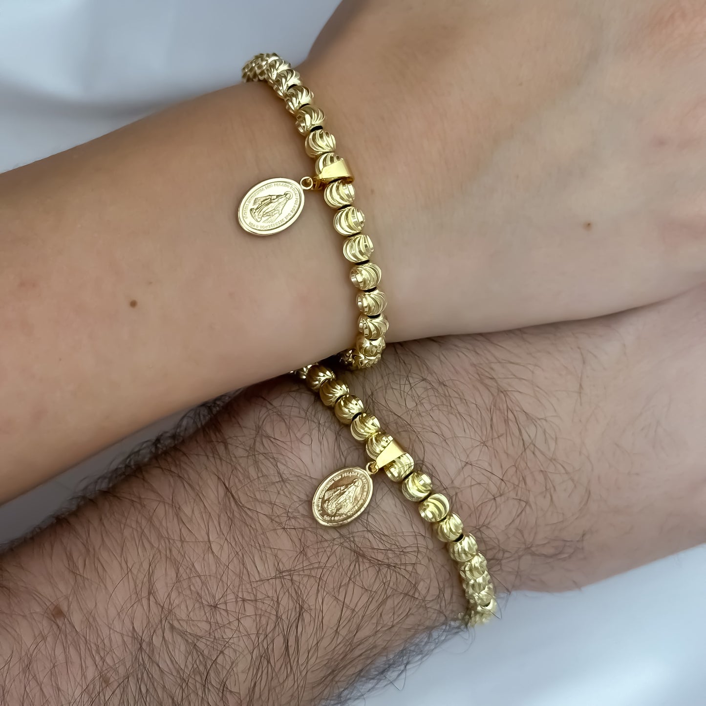 Promocion de 2 Pulseras para Parejas en Balin Italiano de 6mm con Virgen Milagrosa en Oro Laminado 18k con Garantia de por vida