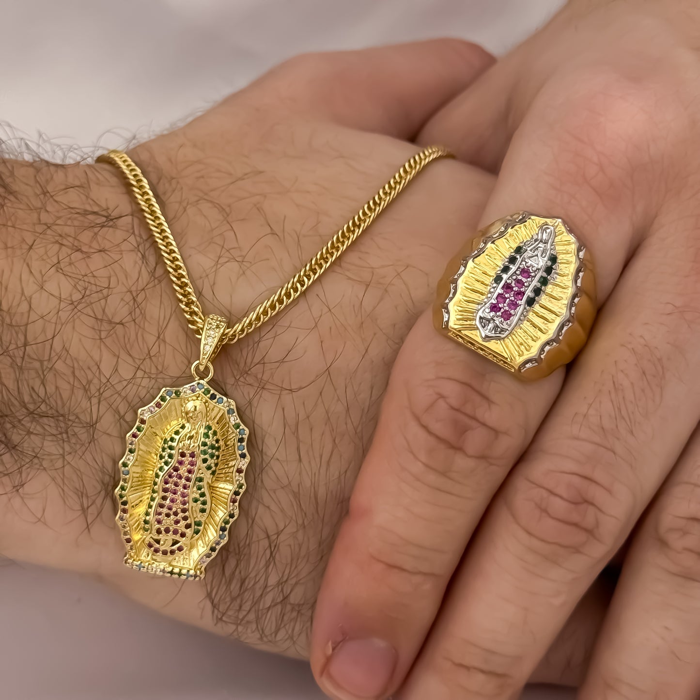 Cadena Cubana de 60cm de 3mm + Virgen de Guadalupe Tallada de Colores + Anillo Virgen de Guadalupe Talla con Micro circones Cristales de Colores en Oro Laminado 18k con Garantia de por vida