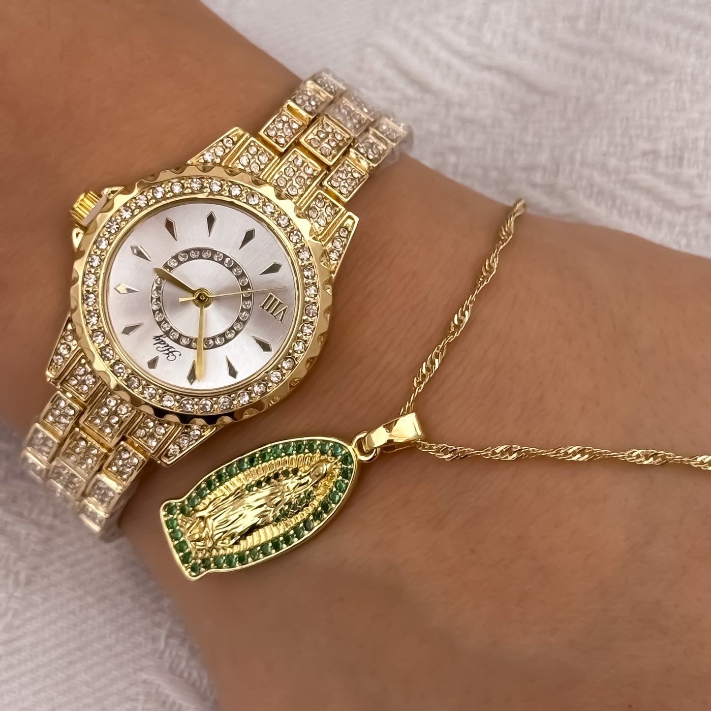 Cadena Tejido Singapur de Dama de 45cm + virgen de Guadalupe Tallada Con Micro circones Verde Esmeralda + Reloj Rolex catier Micro circones en Oro laminado 18k