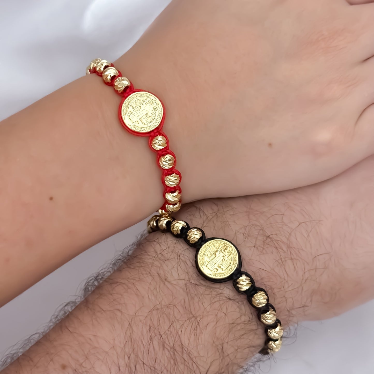 Promocion de 2 Pulseras de San Benito Protección con Balin Italiano de 6mm en Oro Laminado 18k con Garantia de por vida