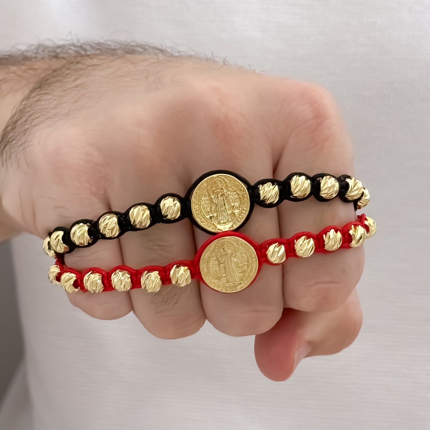 Promocion de 2 Pulseras de San Benito Protección con Balin Italiano de 6mm en Oro Laminado 18k con Garantia de por vida