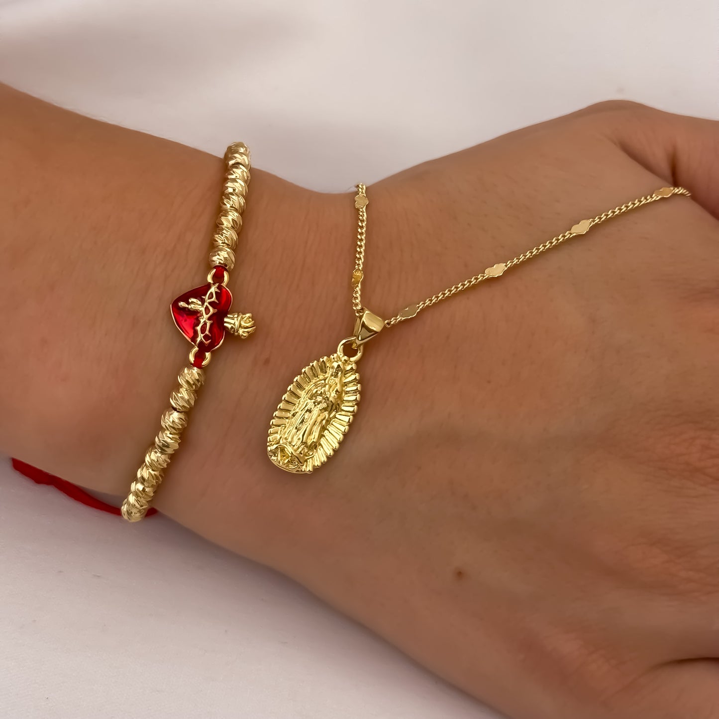 Cadena Tejido Cubana de Dama de 45cm + Virgen de Guadalupe Tallada + Pulsera de Corazon de Jesús Balin Italiano de 4mm en Oro  Laminado 18k con Garantia de por vida