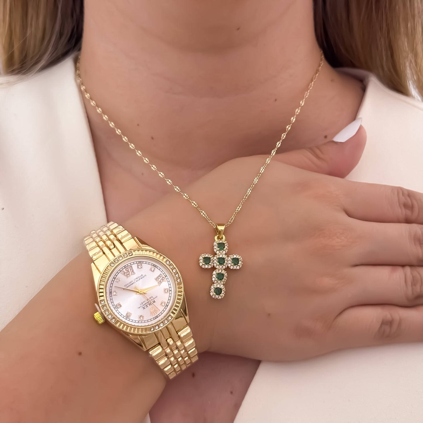 Cadena Tejido Crispeta de 45cm de 2mm + Cruz Verde Esmeralda + Reloj Dama Rolex en Oro Laminado 18k con Garantía de por vida