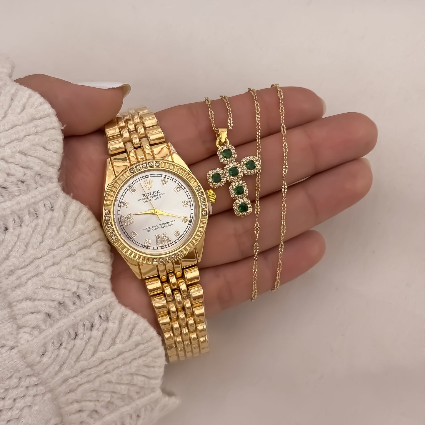 Cadena Tejido Crispeta de 45cm de 2mm + Cruz Verde Esmeralda + Reloj Dama Rolex en Oro Laminado 18k con Garantía de por vida