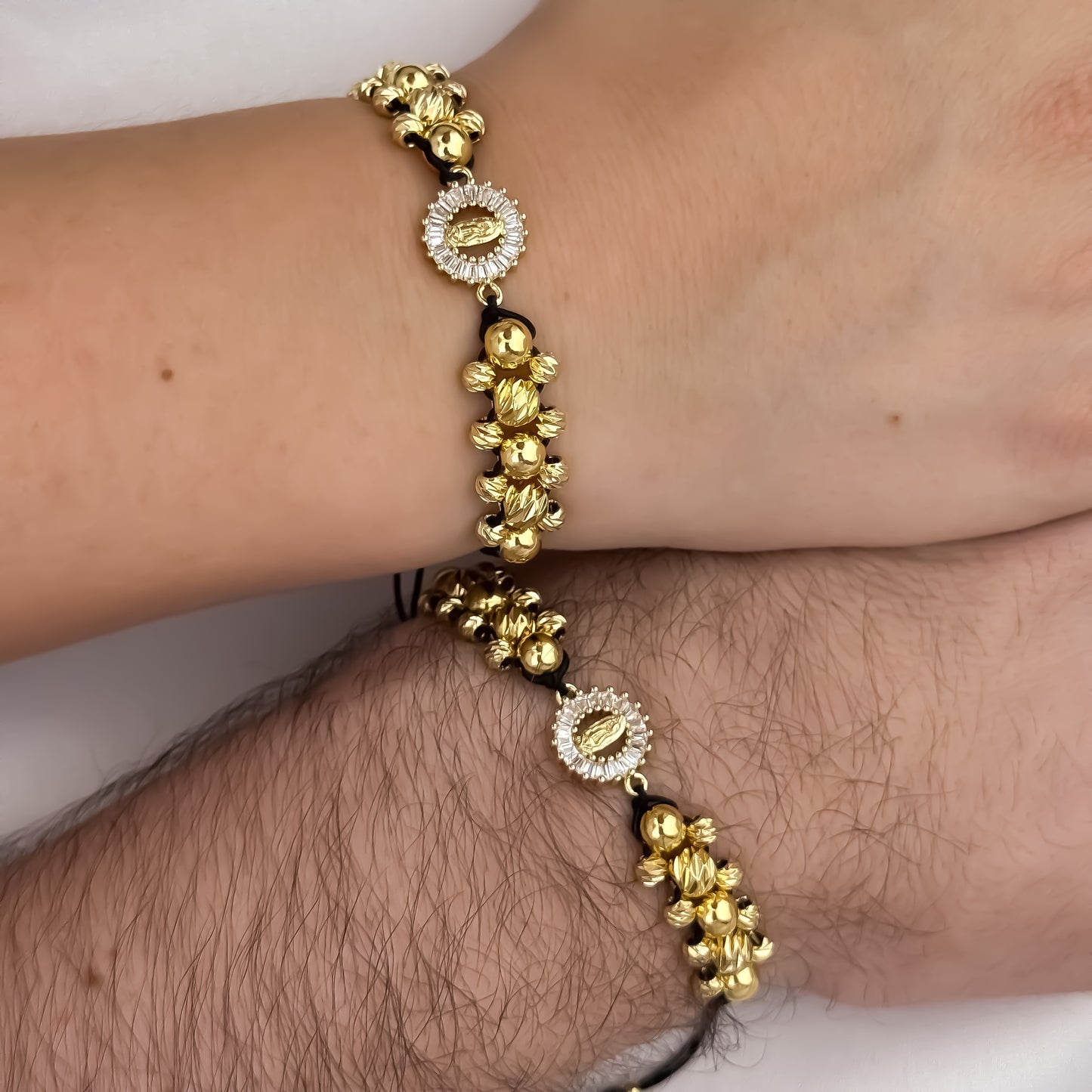 Promoción de 2 Pulseras para Parejas en Balin Italiano de 5mm en Oro  Amarillo con Amuleto protector de Virgen de Guadalupe en Oro Laminado 18k con Garantía de por vida