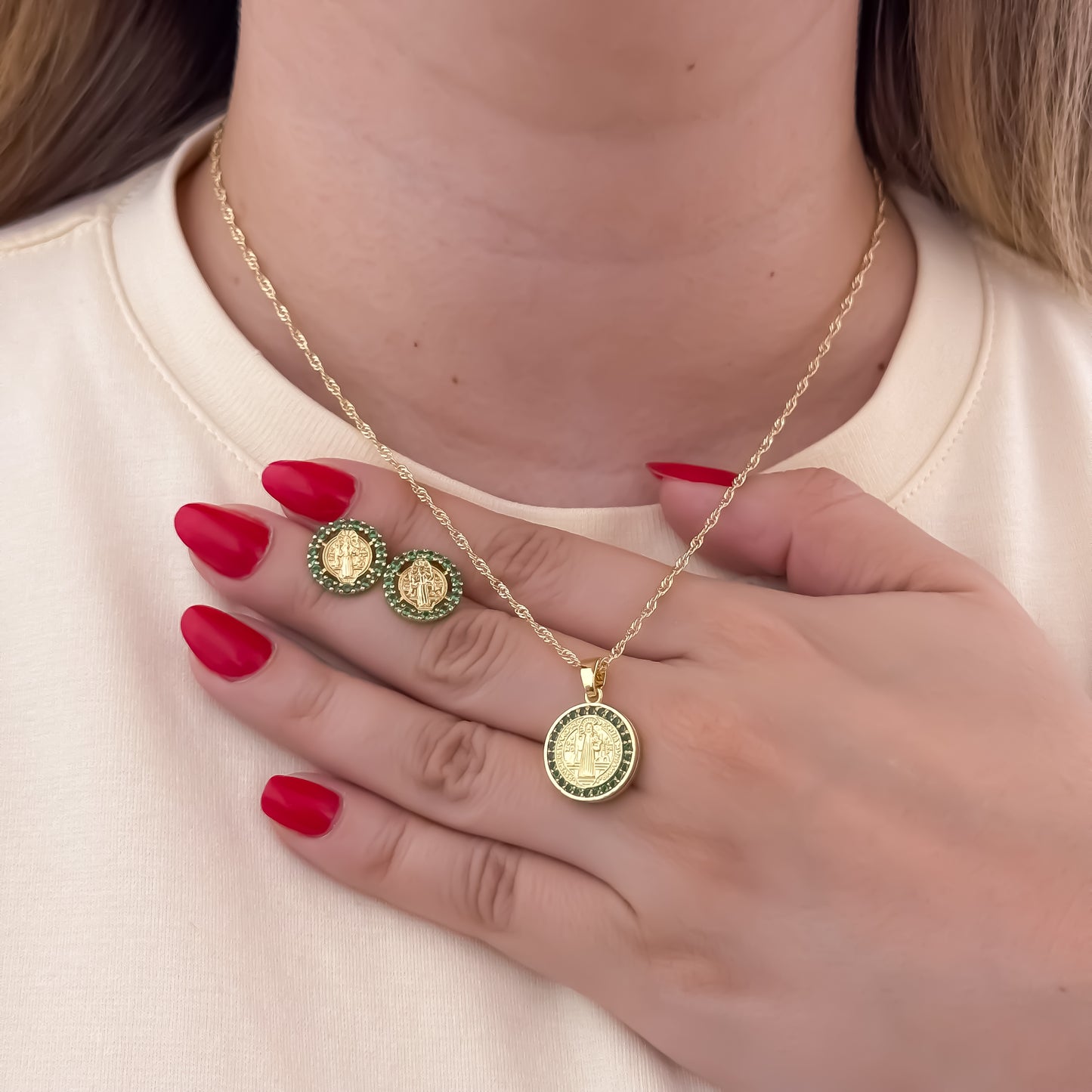 Conjunto San Benito Protección  Verde Esmeralda Cadena Singapur + Medalla San Benito + Topo San Benito en Oro Laminado 18k con Garantia de por vida