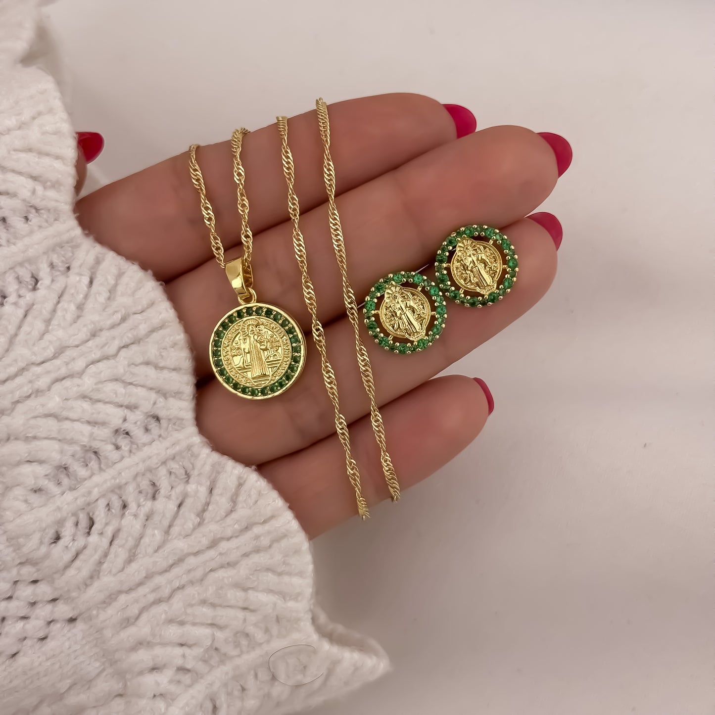 Conjunto San Benito Protección  Verde Esmeralda Cadena Singapur + Medalla San Benito + Topo San Benito en Oro Laminado 18k con Garantia de por vida
