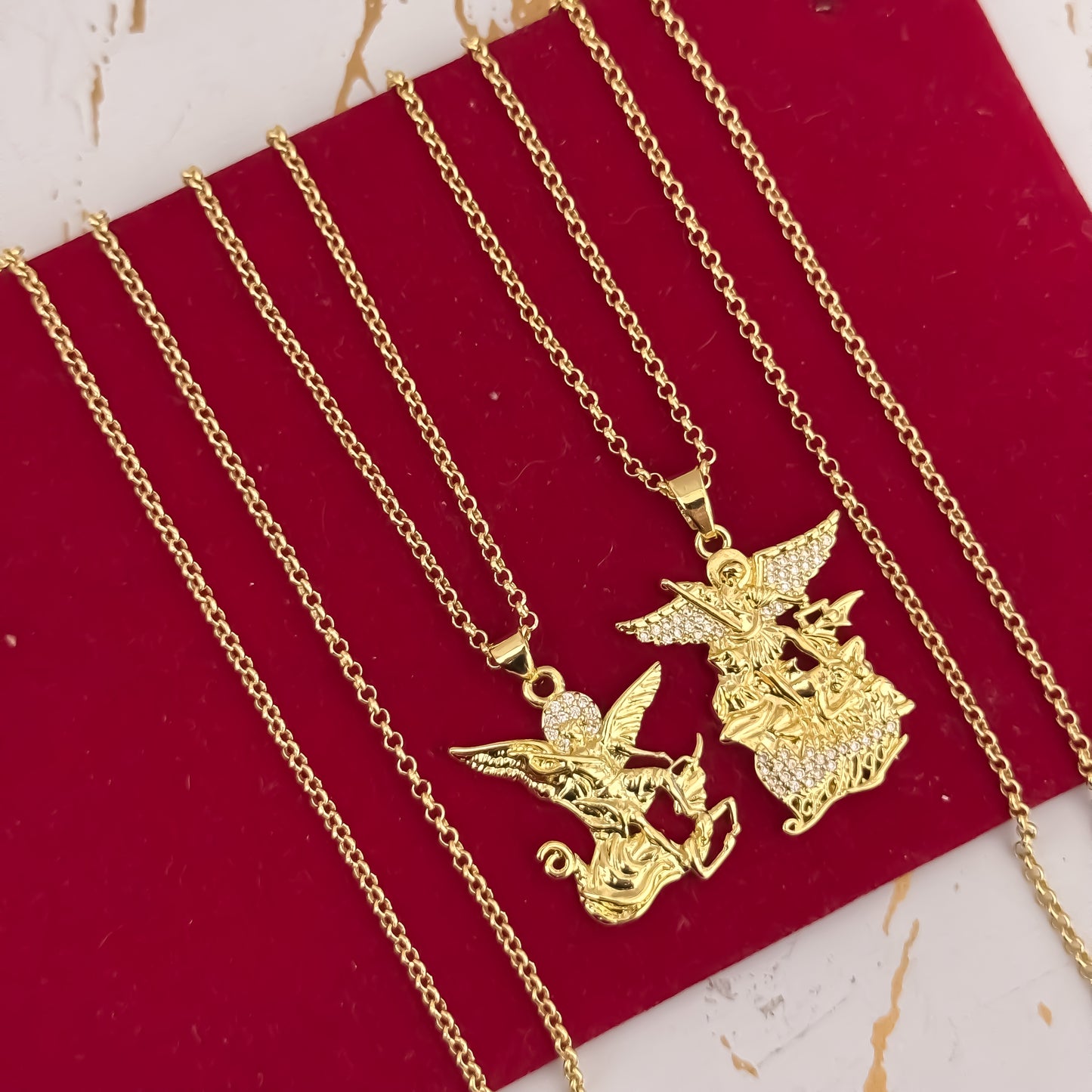 Promoción de 2  Cadenas para Parejas en Tejido de Aros de Hombre de 60cm + Cadena de Dama de 45cm + Dije de San Miguel Arcángel Protección  en Oro Laminado 18k con Garantía de por vida