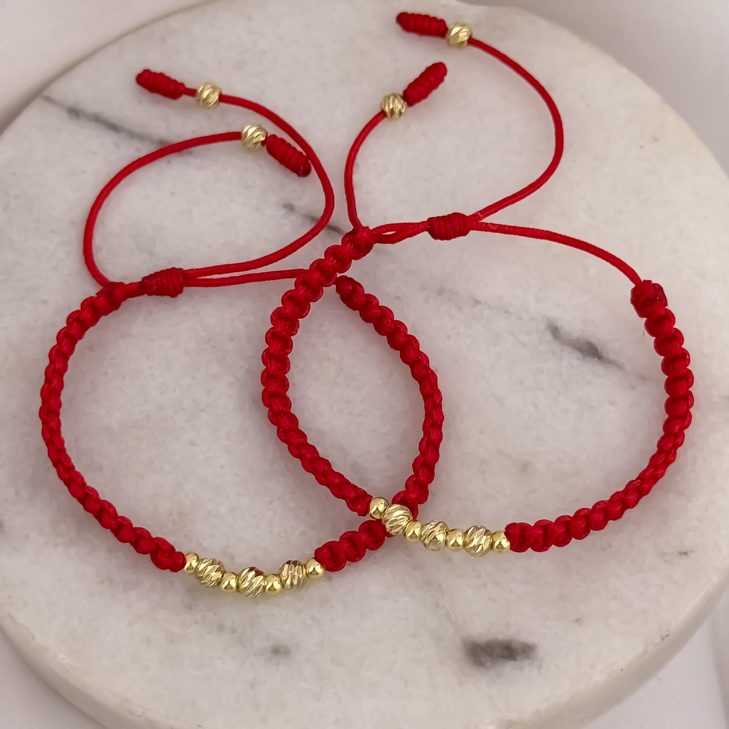 Promoción de 2 Hilos Rojos para Parejas en Balin Italiano de 4mm + Liso 4mm en Oro Laminado 18k con Garantía de por vida