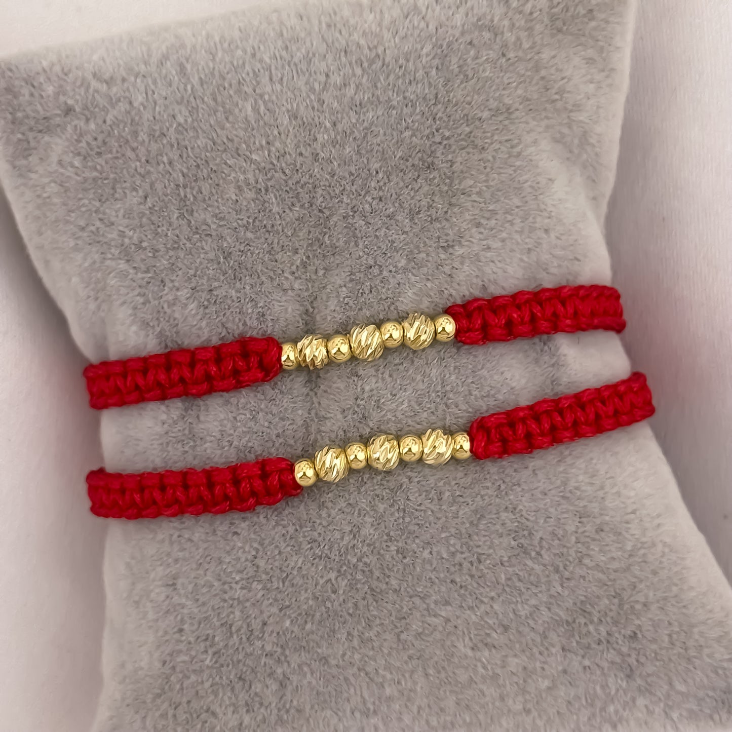 Promoción de 2 Hilos Rojos para Parejas en Balin Italiano de 4mm + Liso 4mm en Oro Laminado 18k con Garantía de por vida