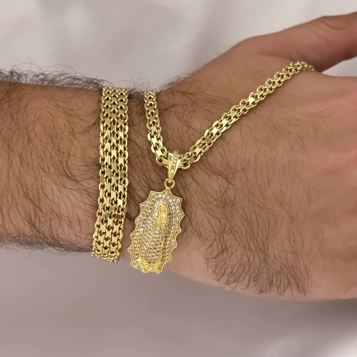 Cadena Tejido Chino Grueso de 60cm de 4mm + Virgen de Guadalupe con Micro Circones  Cristales + Pulsera Gruesa China de 20cm de 10mm de Grosor en Oro Laminado 18k con Garantia de por vida